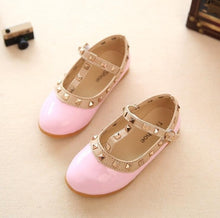 Load image into Gallery viewer, Bekamille 2019 children casual shoes girls spring autumn leather shoes fashion Rivet princess baby shoes Kids girls sandals