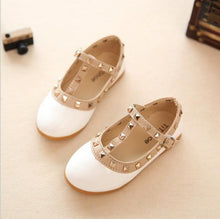 Load image into Gallery viewer, Bekamille 2019 children casual shoes girls spring autumn leather shoes fashion Rivet princess baby shoes Kids girls sandals